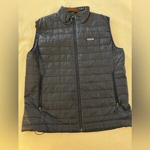 Navy Patagonia nano puff vest L